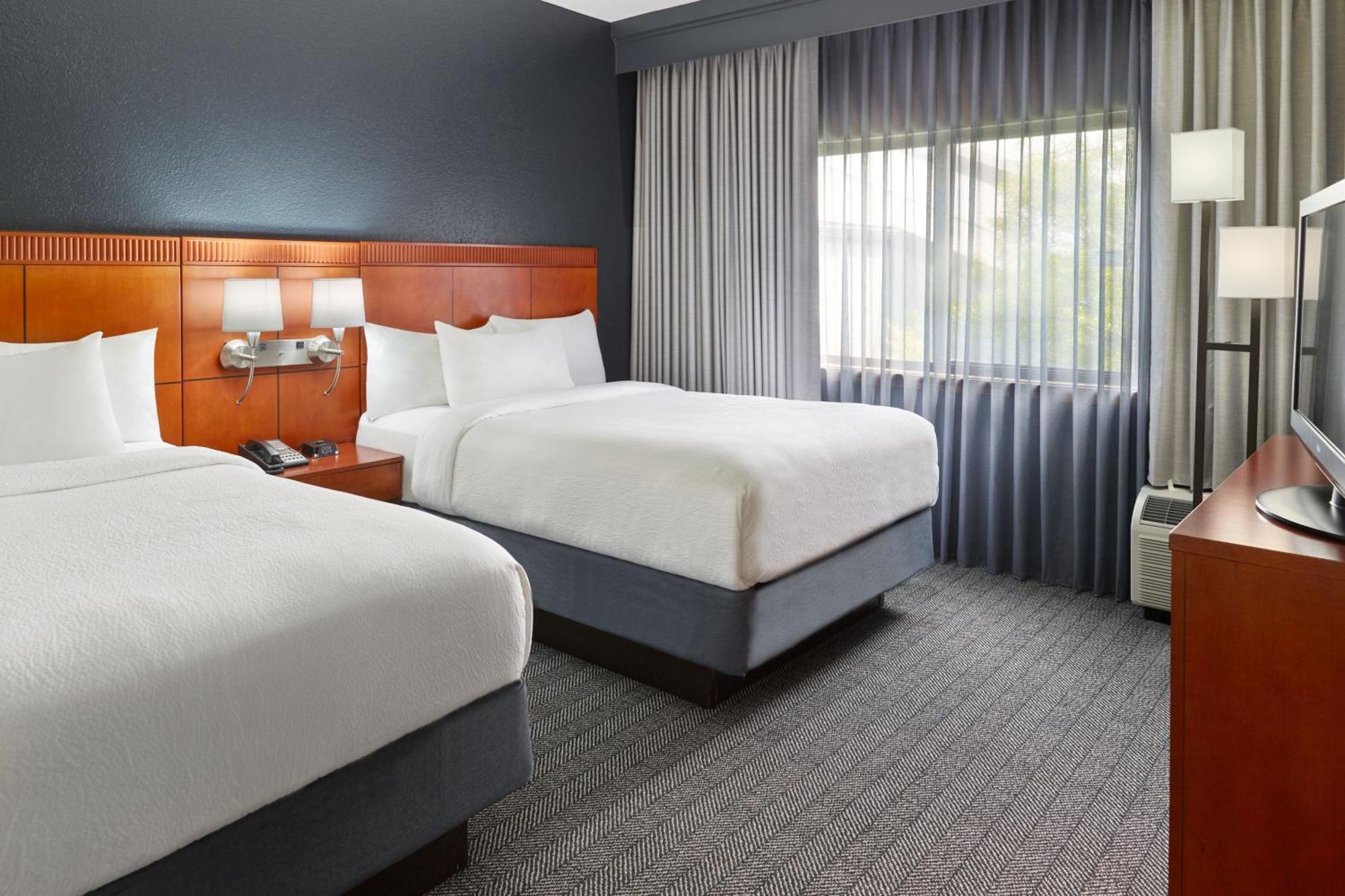 Courtyard By Marriott Nashville 3*
