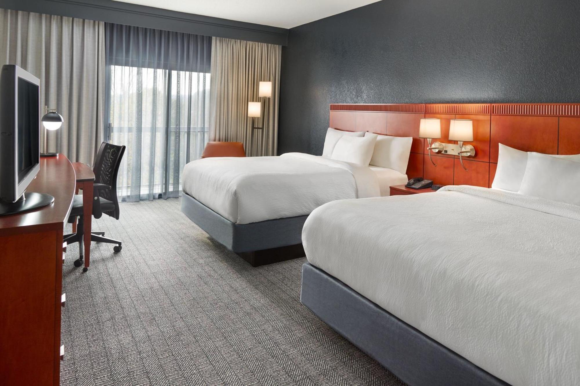Courtyard By Marriott Nashville Hotel